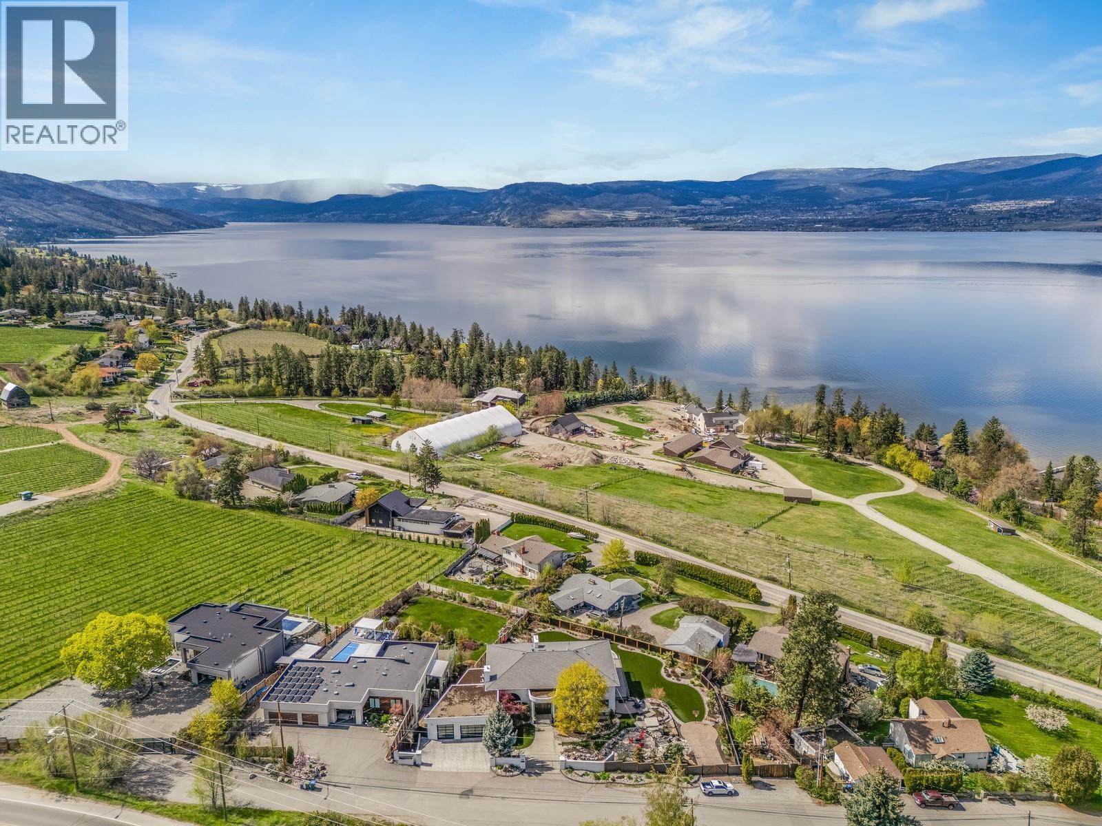  4812 Lakeshore Place, Kelowna