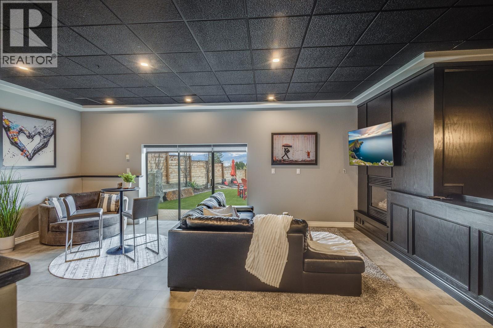  4812 Lakeshore Place, Kelowna
