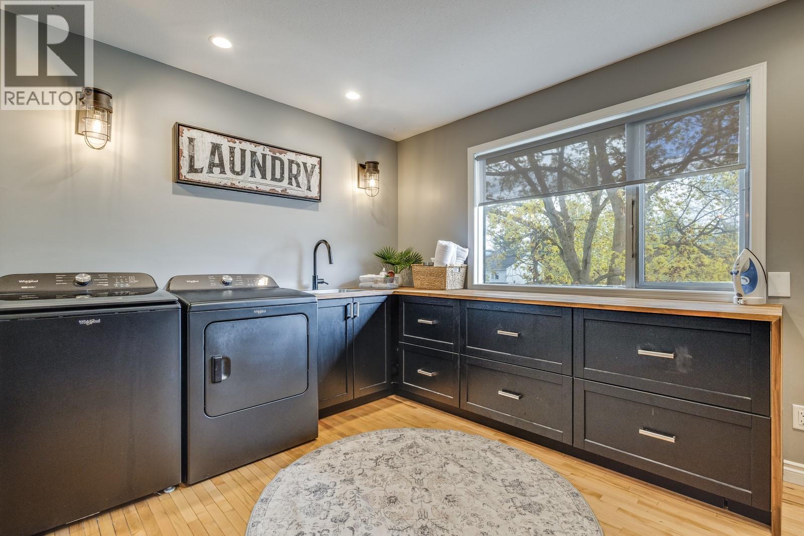  4812 Lakeshore Place, Kelowna