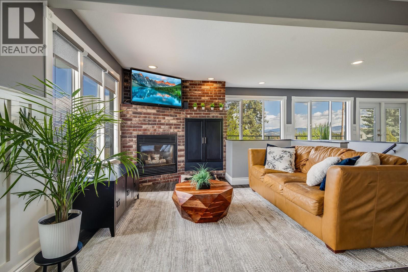  4812 Lakeshore Place, Kelowna