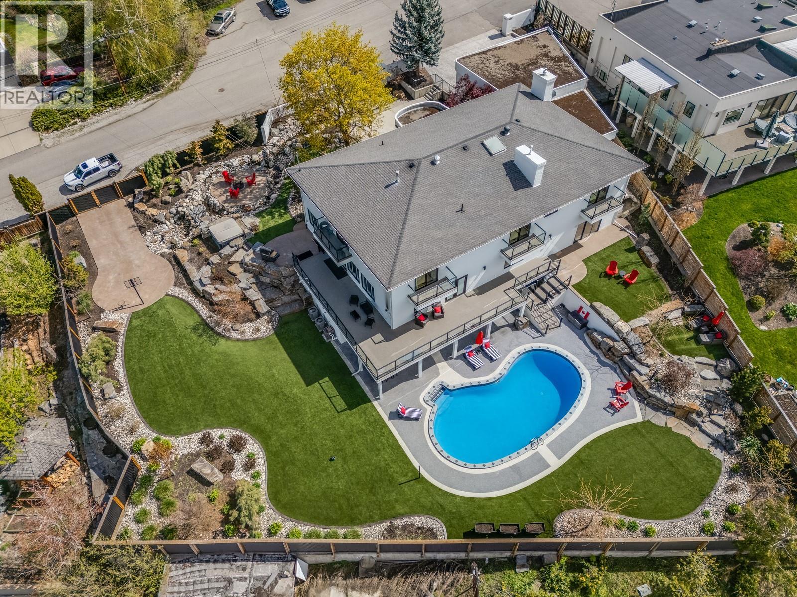  4812 Lakeshore Place, Kelowna
