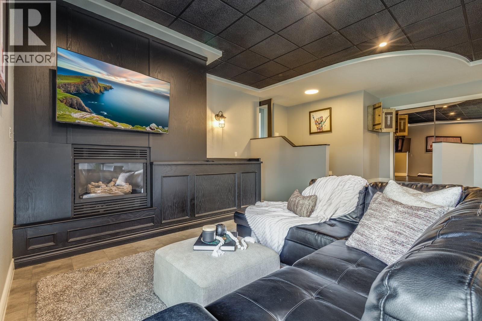  4812 Lakeshore Place, Kelowna