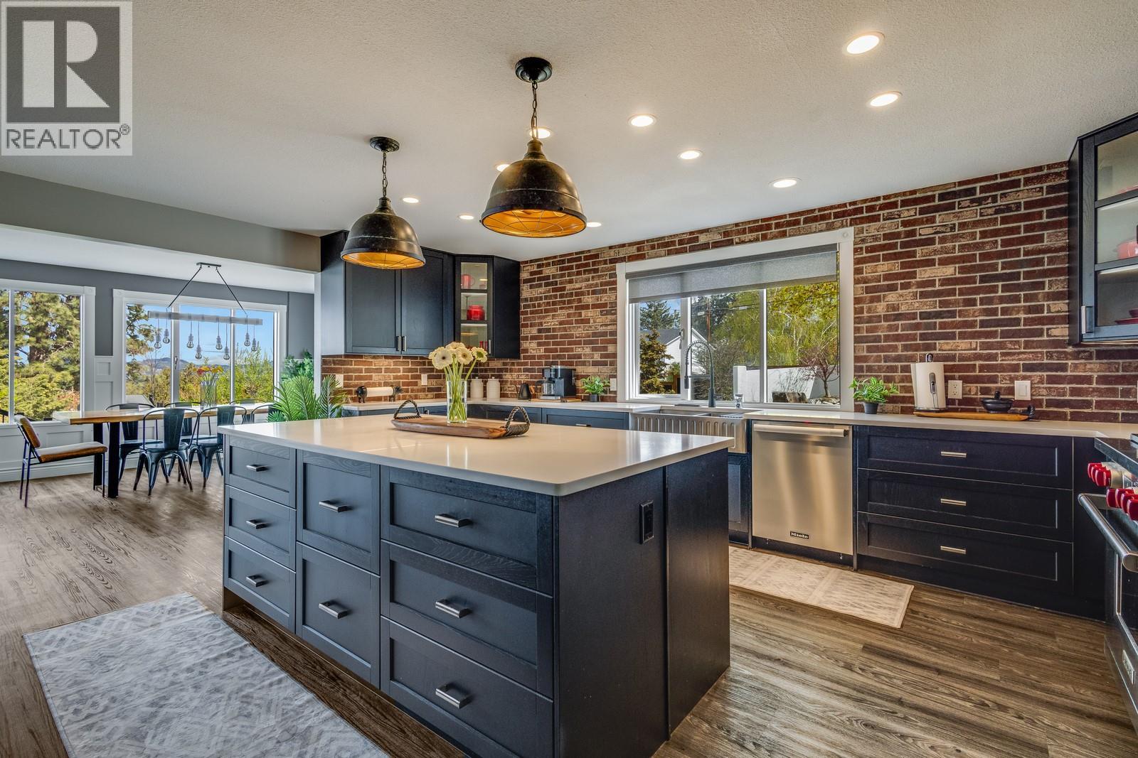  4812 Lakeshore Place, Kelowna