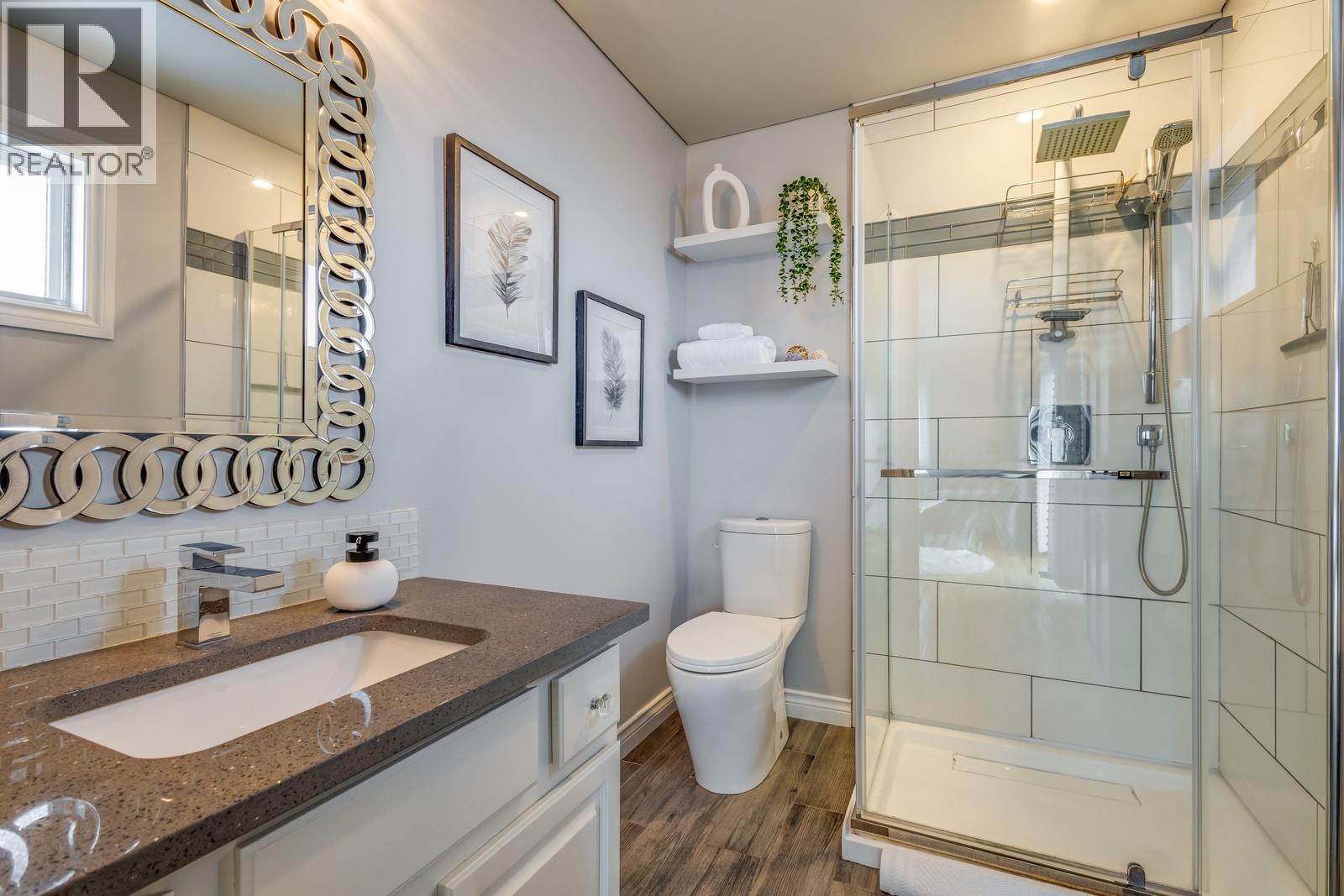  4812 Lakeshore Place, Kelowna