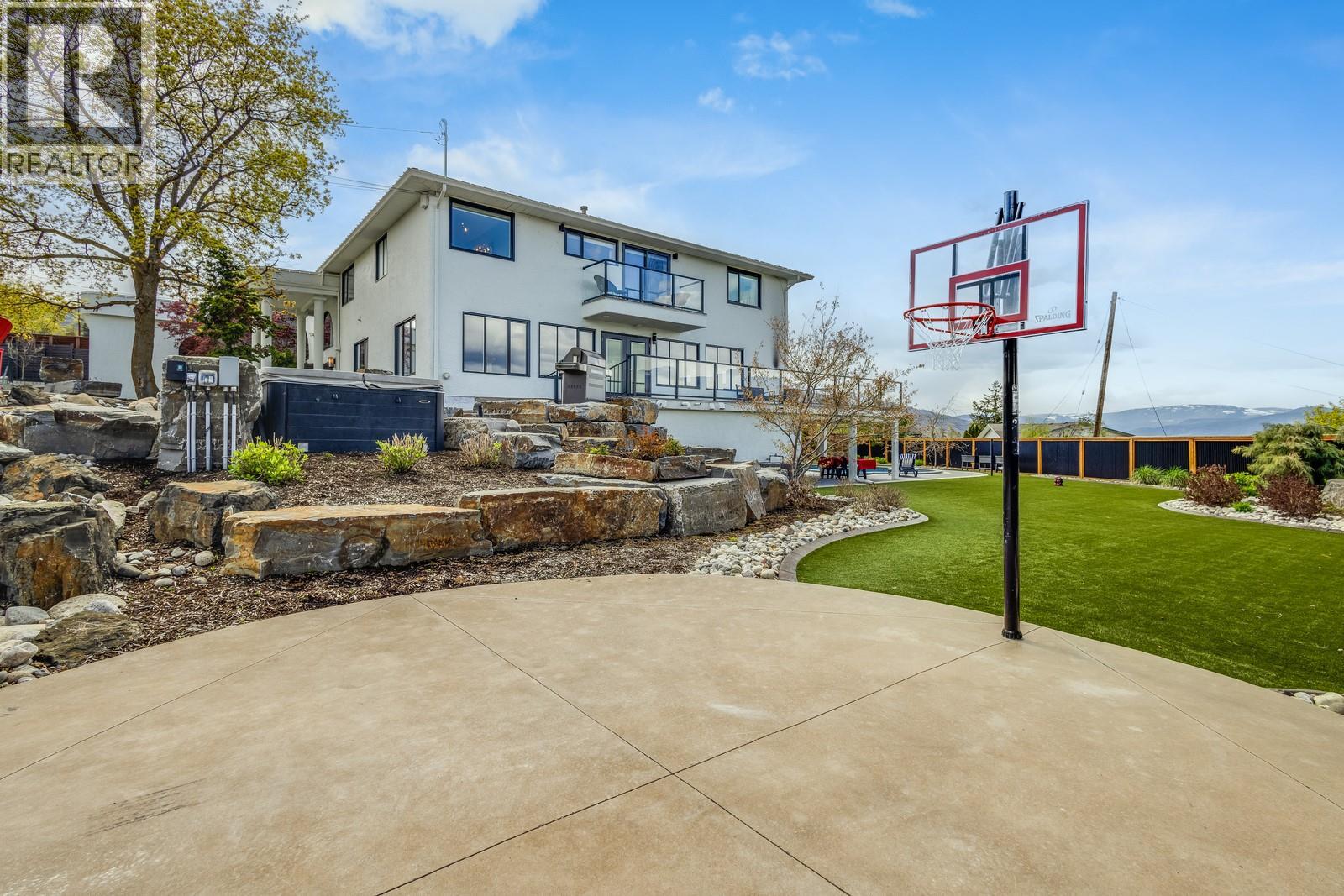  4812 Lakeshore Place, Kelowna