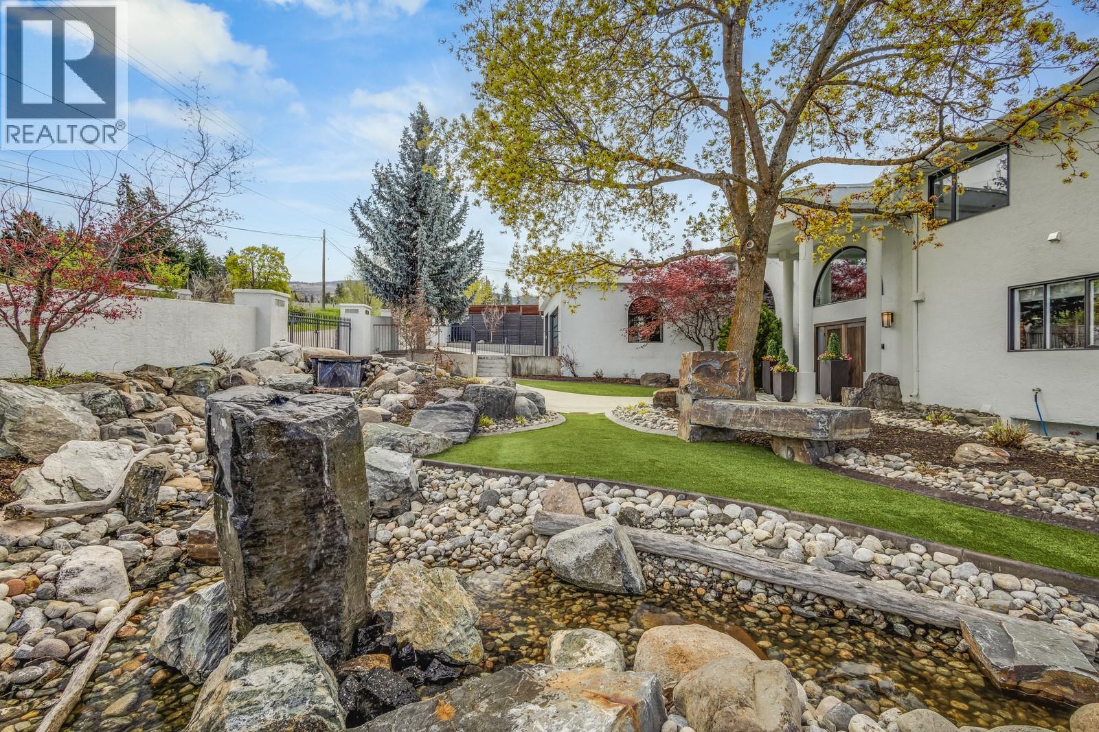  4812 Lakeshore Place, Kelowna
