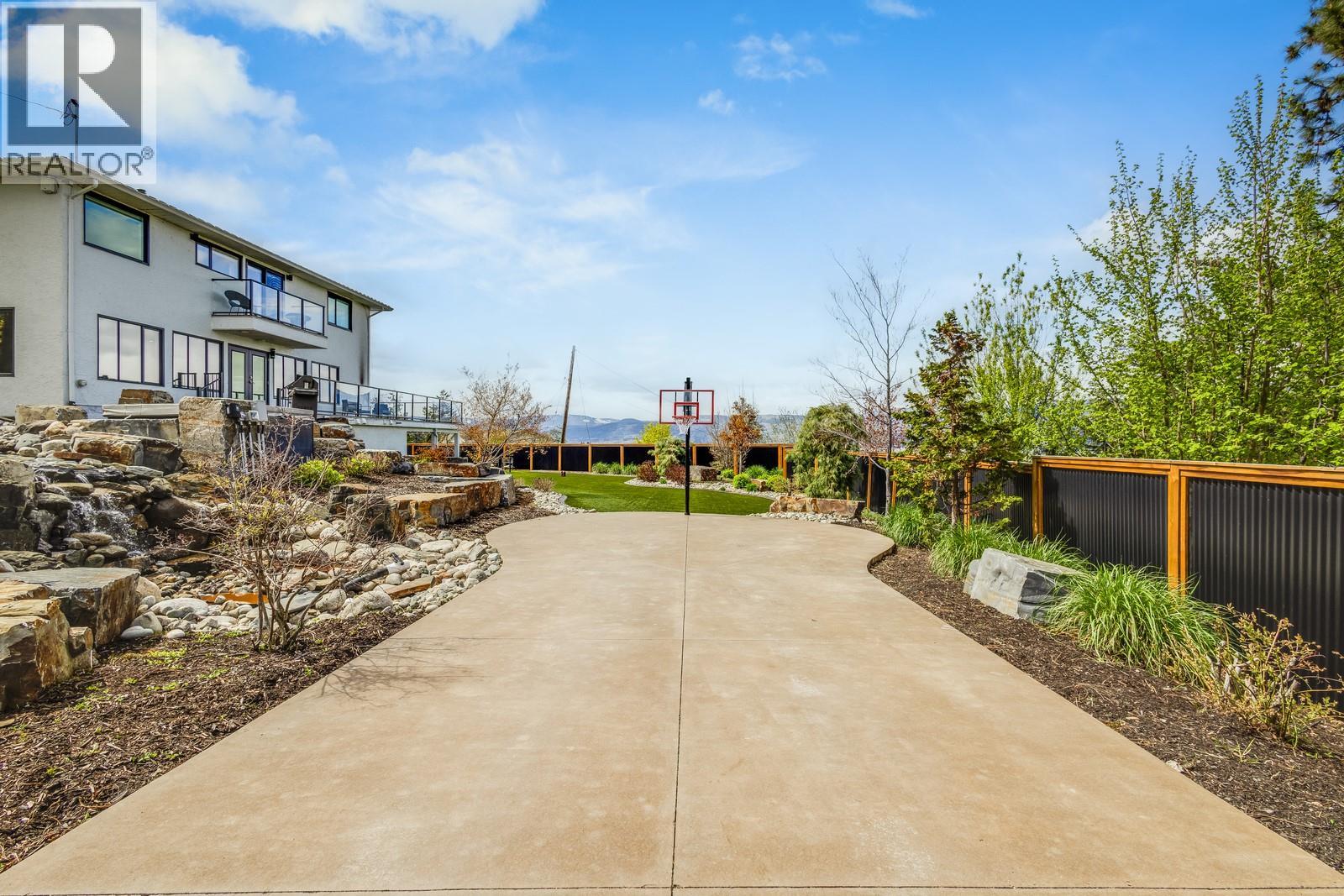  4812 Lakeshore Place, Kelowna