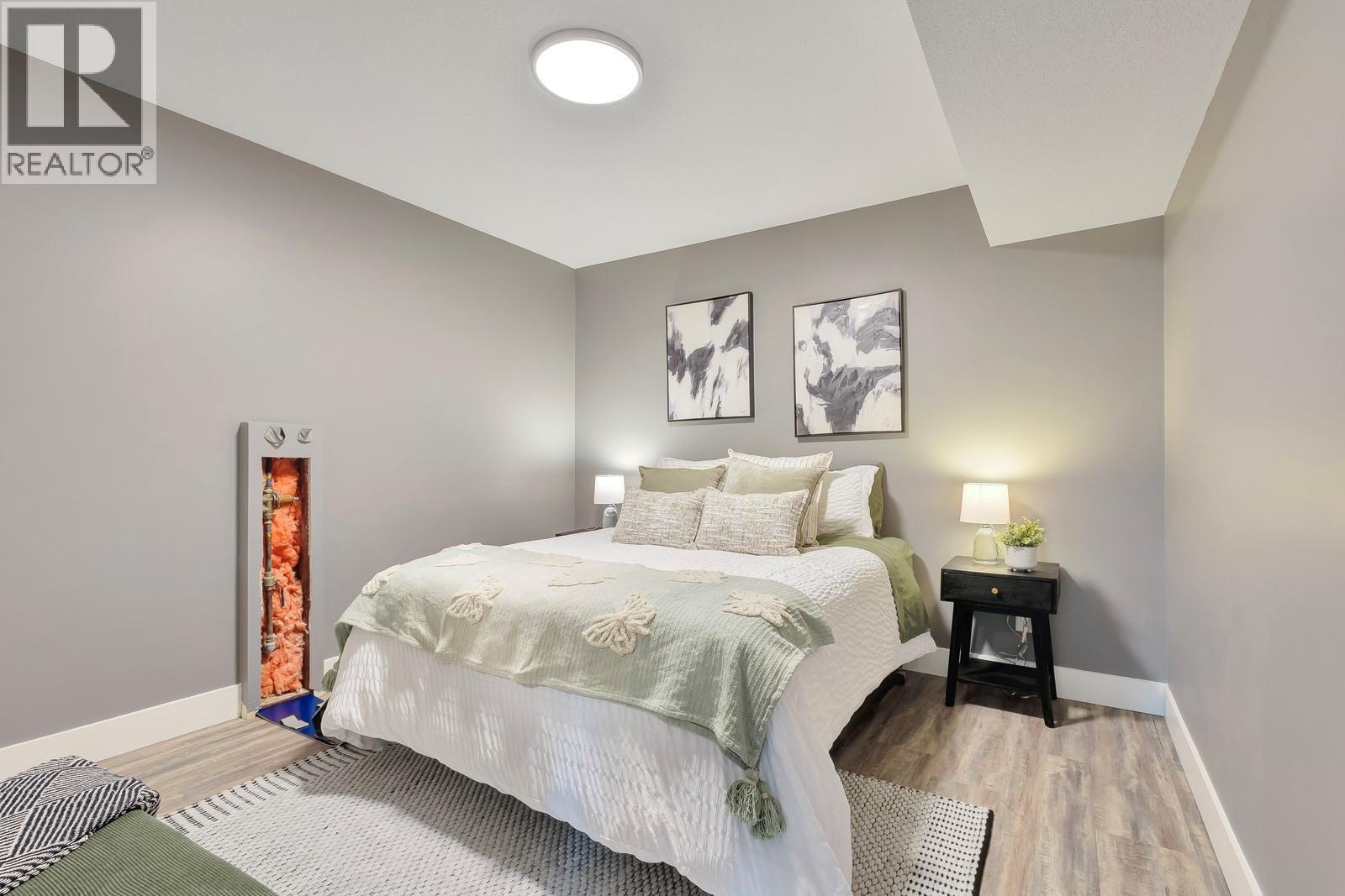  4812 Lakeshore Place, Kelowna