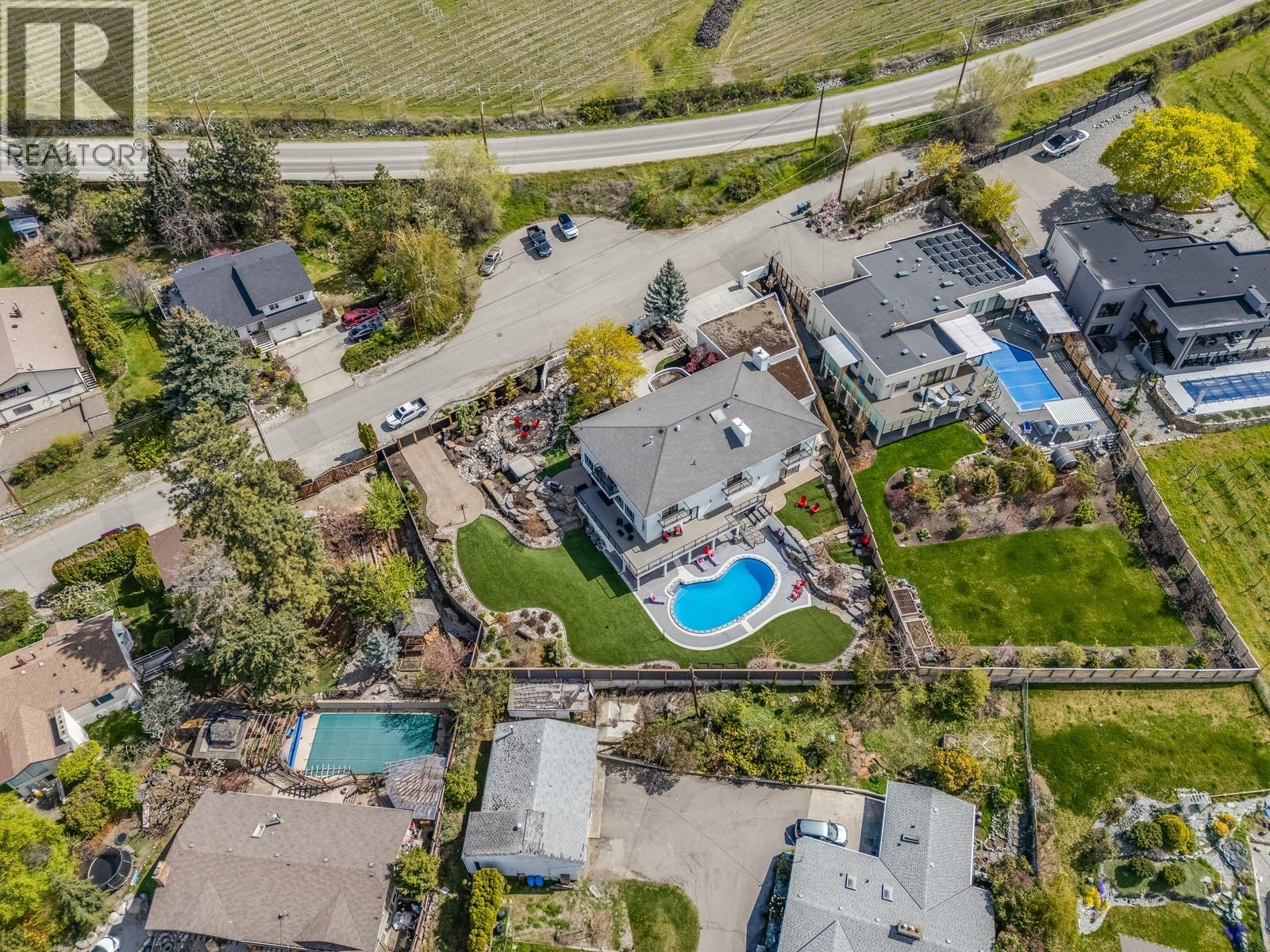  4812 Lakeshore Place, Kelowna