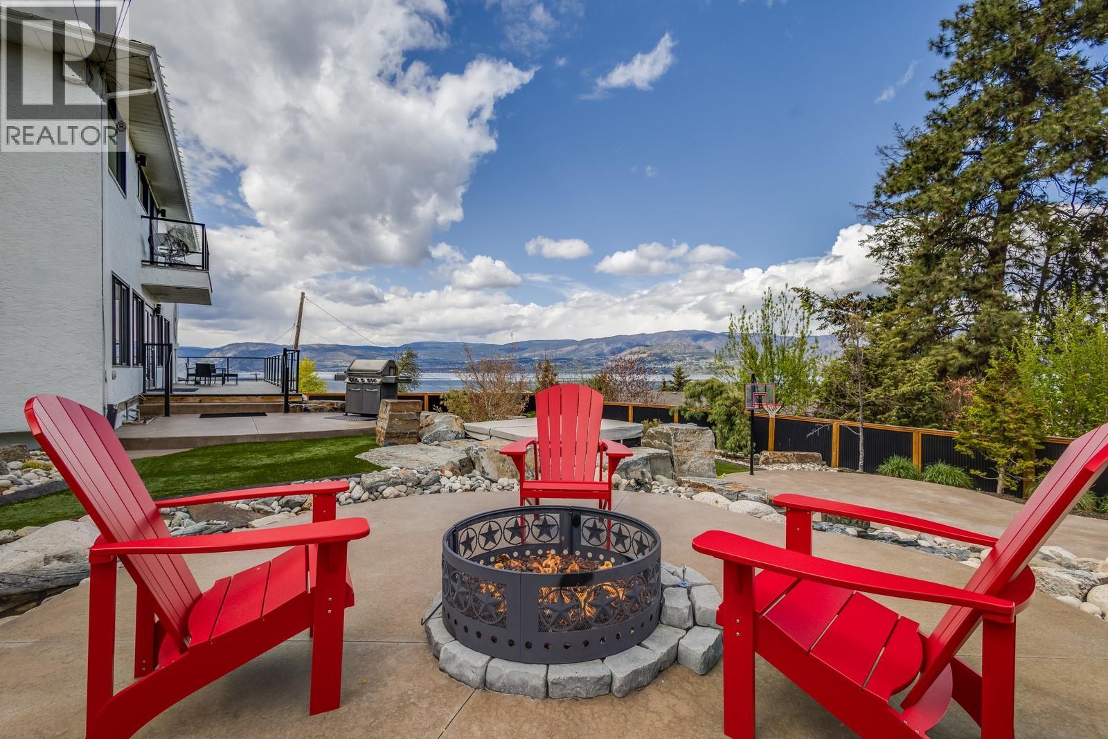  4812 Lakeshore Place, Kelowna