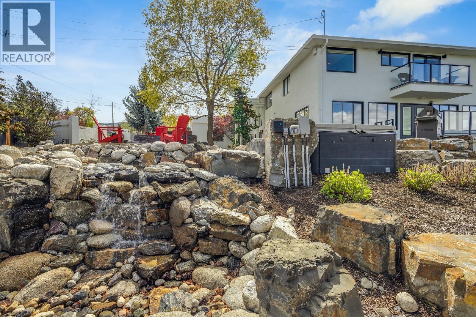  4812 Lakeshore Place, Kelowna