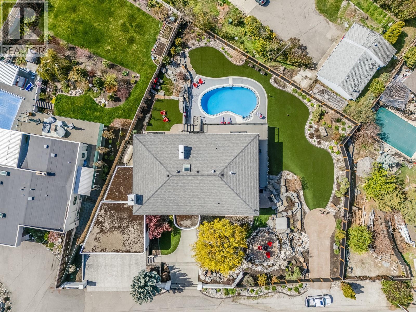  4812 Lakeshore Place, Kelowna