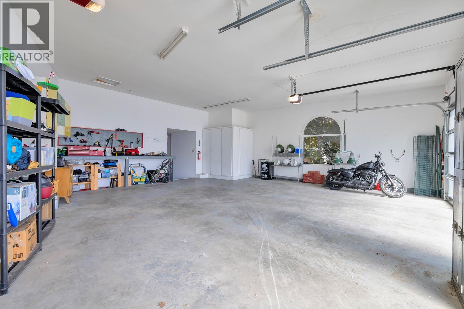  4812 Lakeshore Place, Kelowna