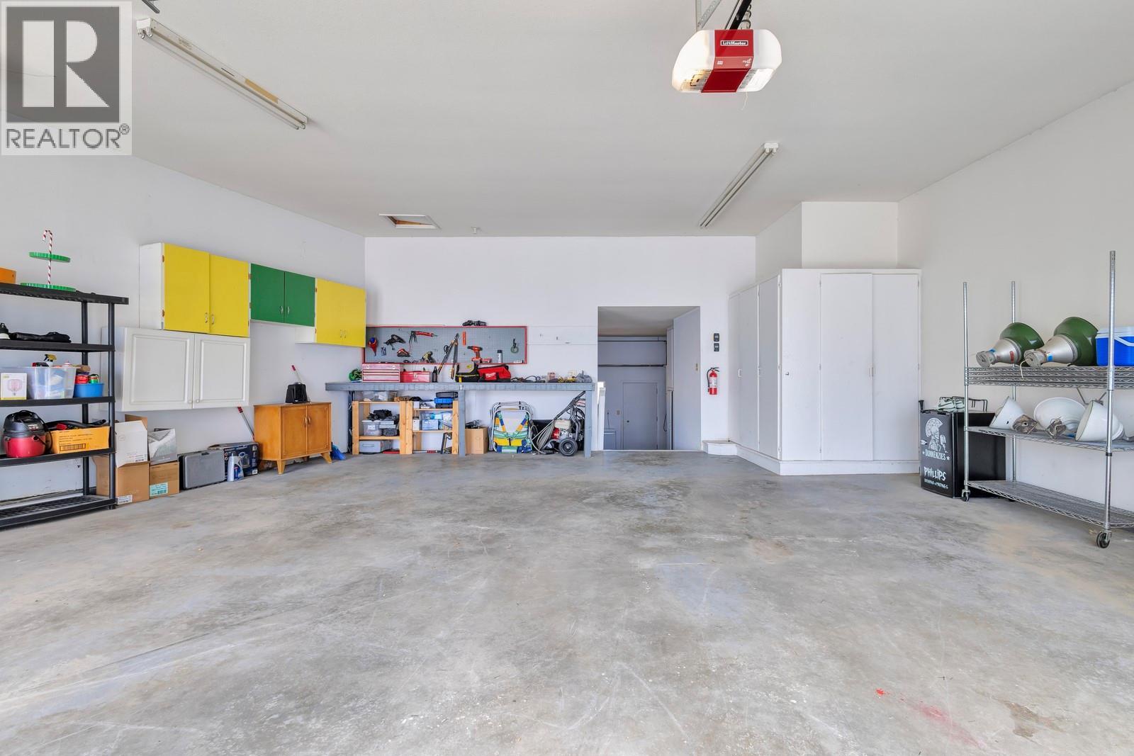  4812 Lakeshore Place, Kelowna