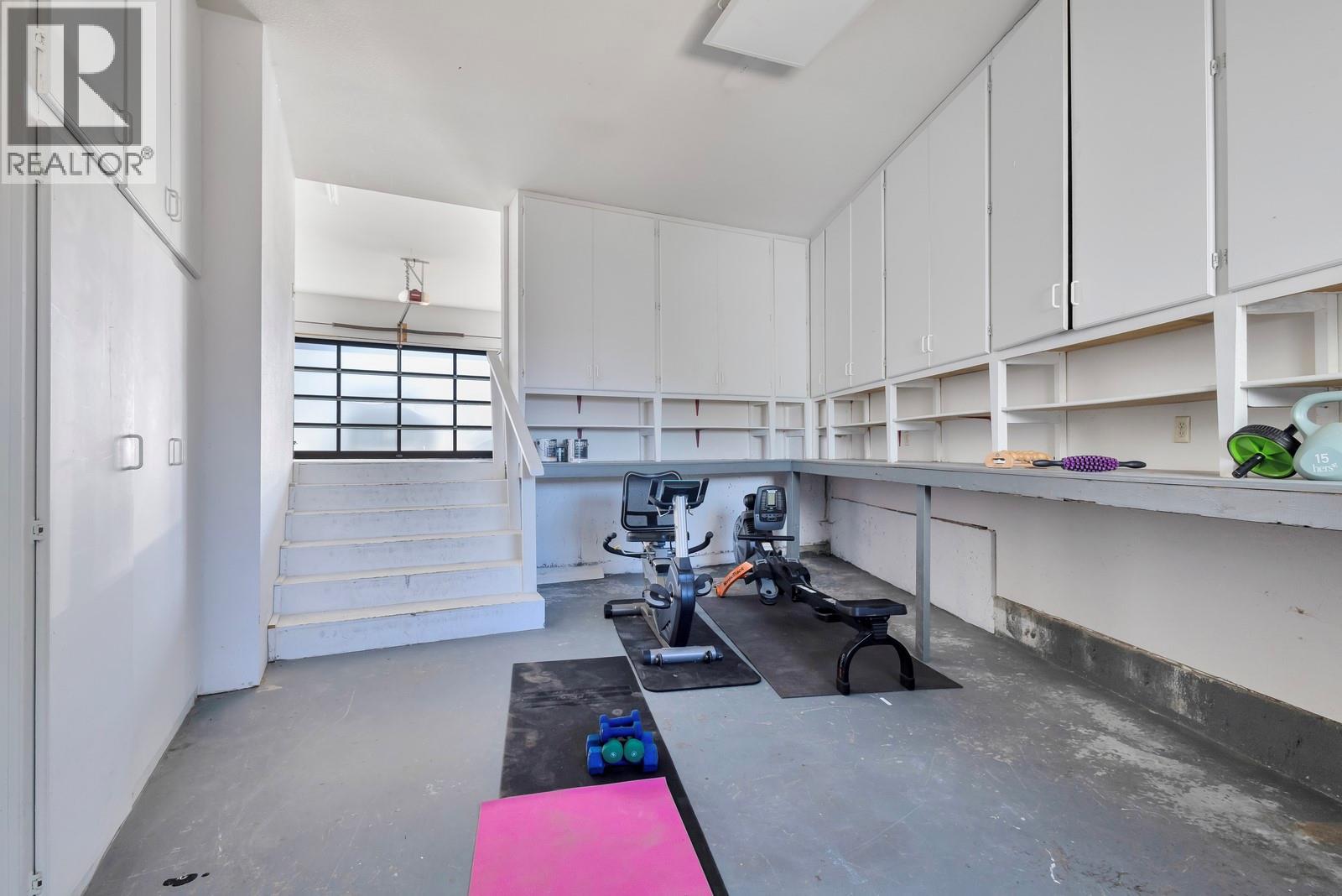  4812 Lakeshore Place, Kelowna