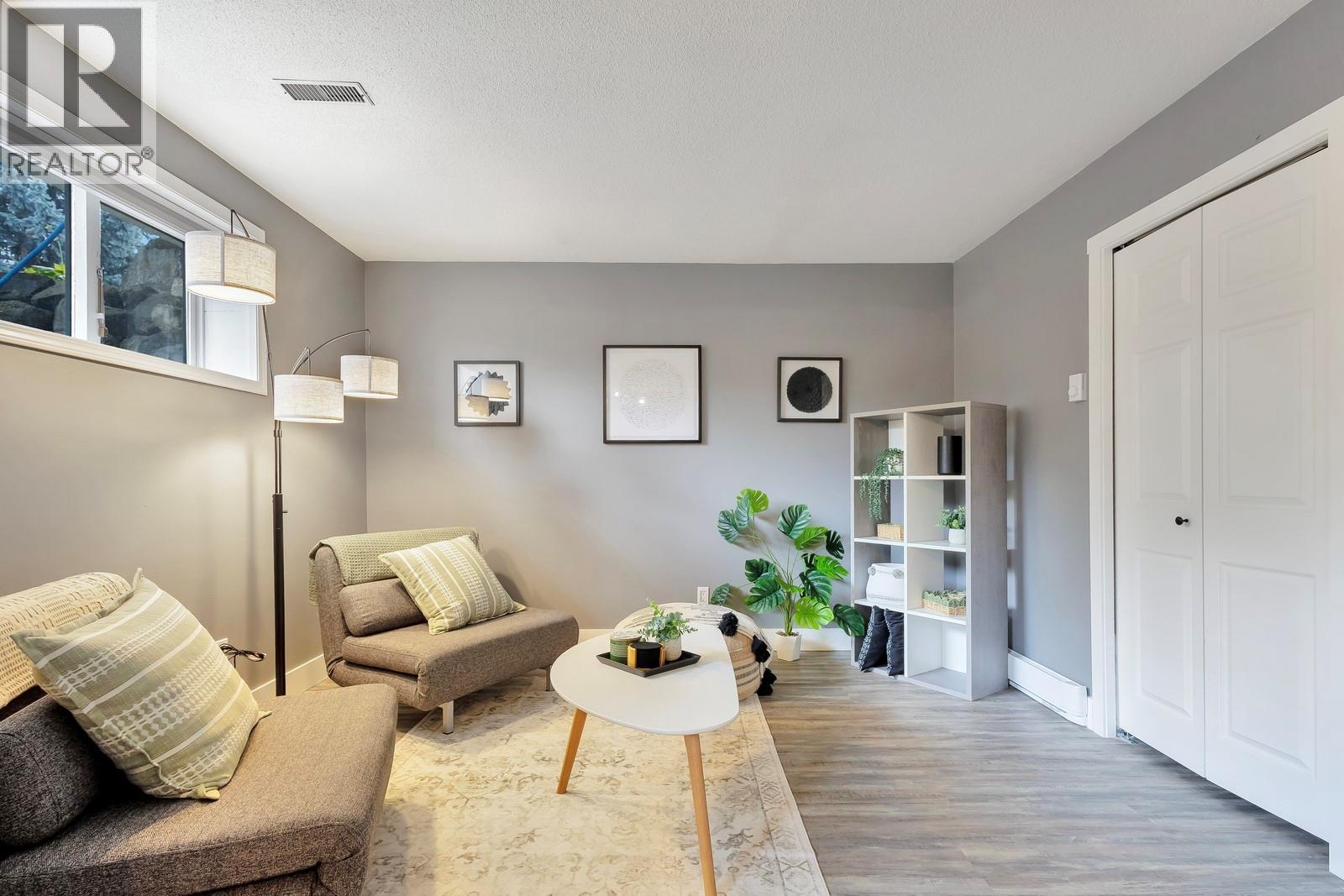  4812 Lakeshore Place, Kelowna