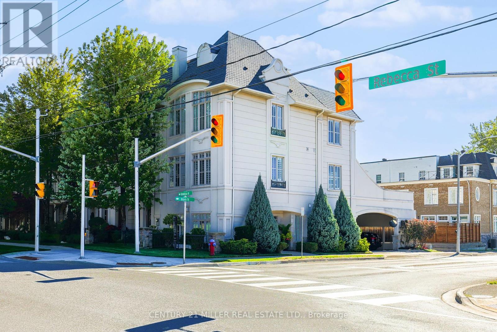 Photo 2 of 131 Brock Street, Oakville ON
