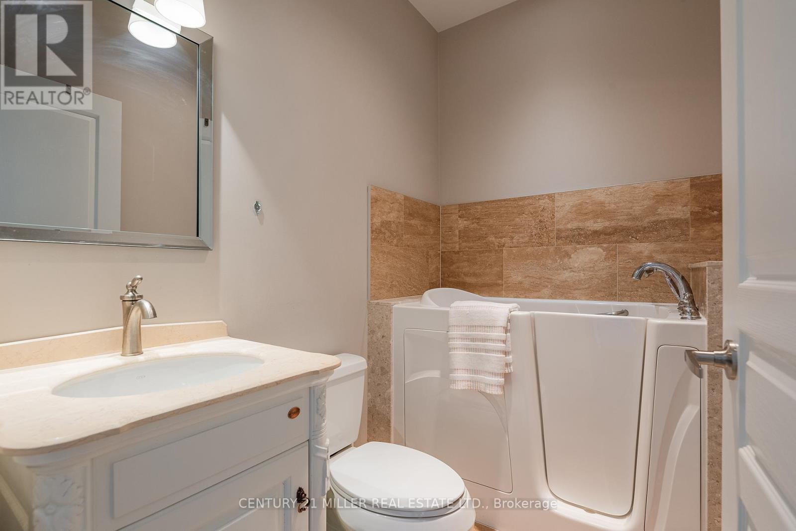 Photo 26 of 131 Brock Street, Oakville ON