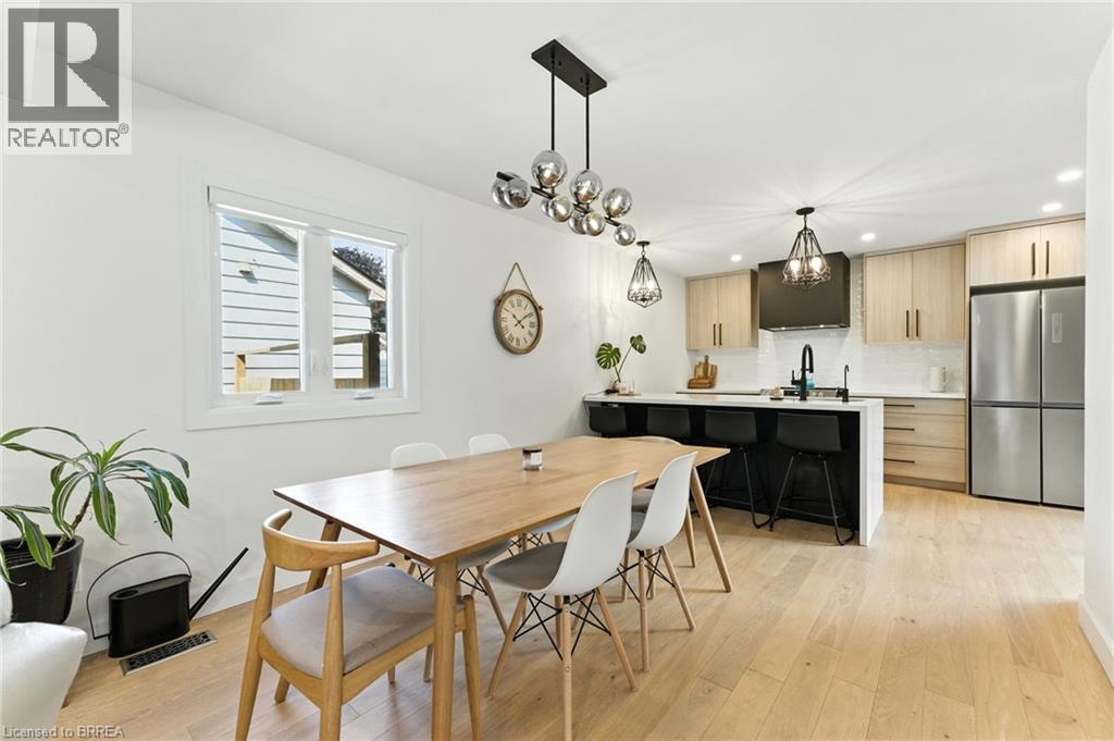 Photo 11 of 37 Barnes Avenue, Brantford ON