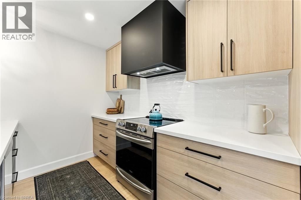 Photo 16 of 37 Barnes Avenue, Brantford ON