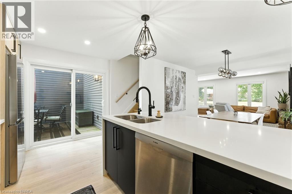 Photo 18 of 37 Barnes Avenue, Brantford ON