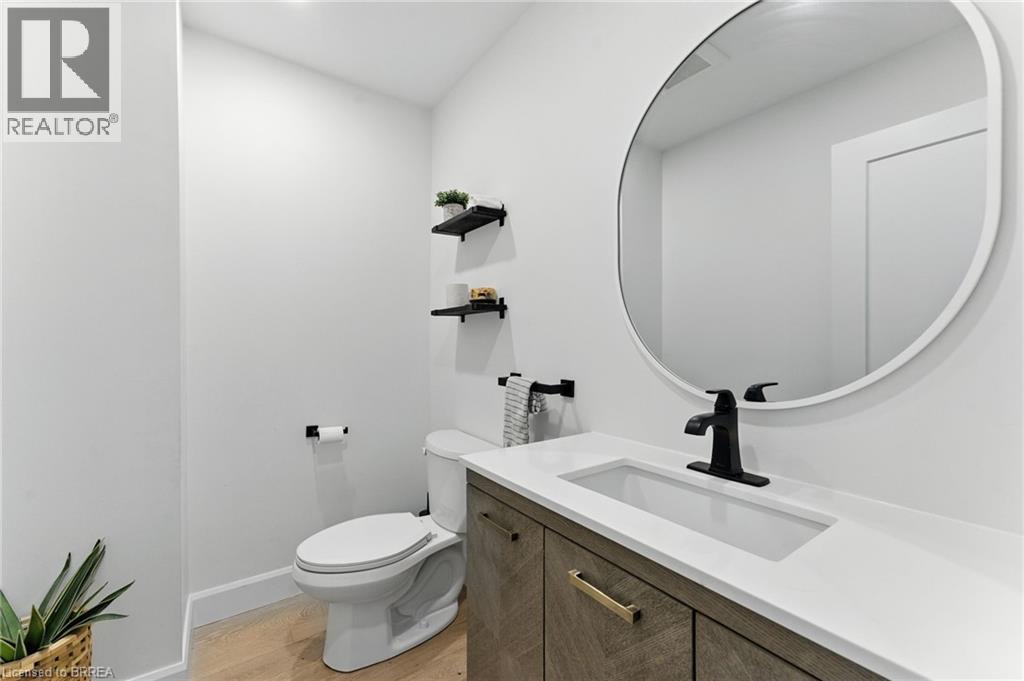 Photo 19 of 37 Barnes Avenue, Brantford ON