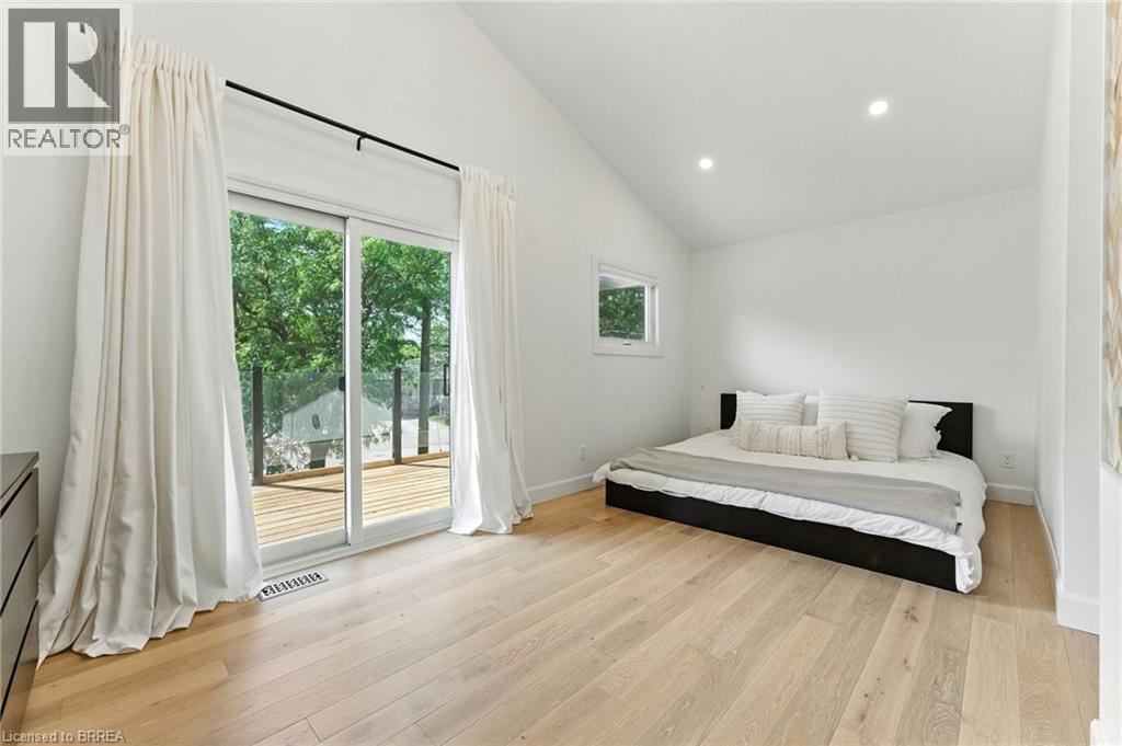 Photo 21 of 37 Barnes Avenue, Brantford ON