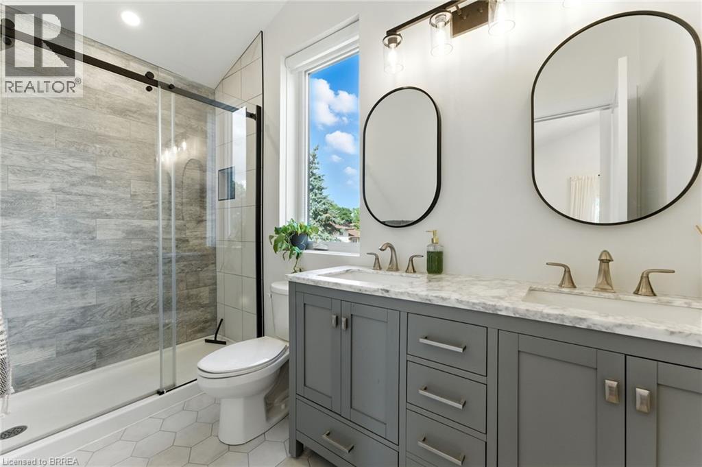 Photo 26 of 37 Barnes Avenue, Brantford ON