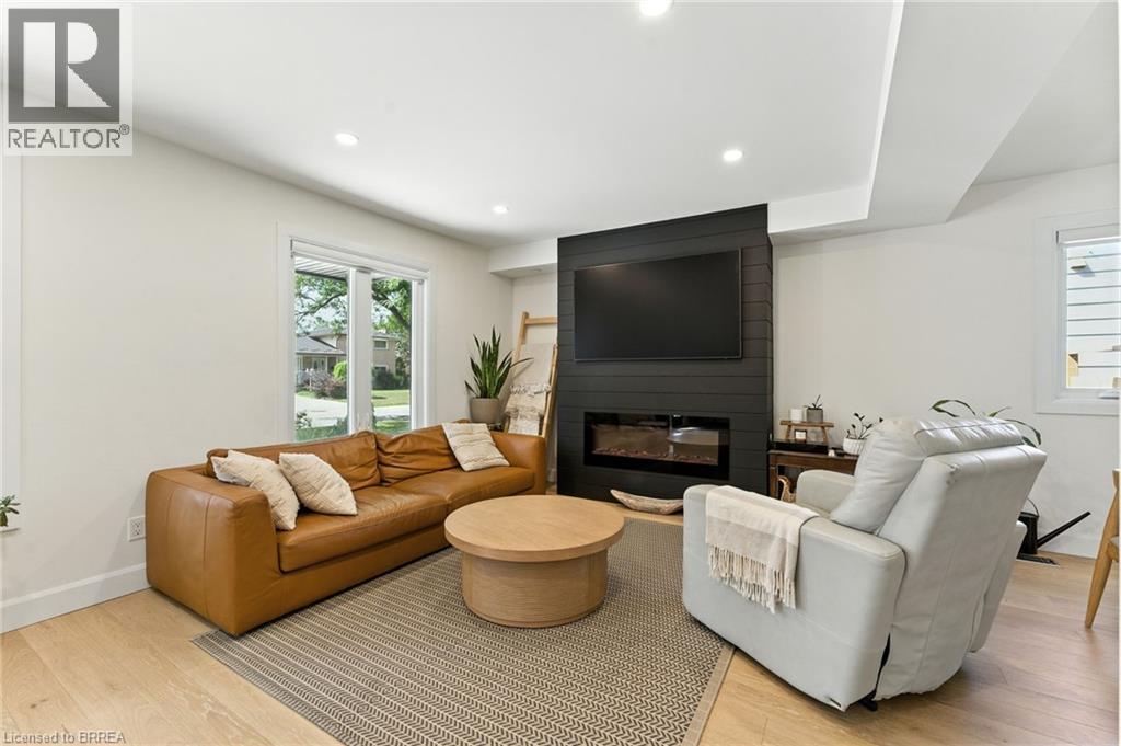 Photo 9 of 37 Barnes Avenue, Brantford ON