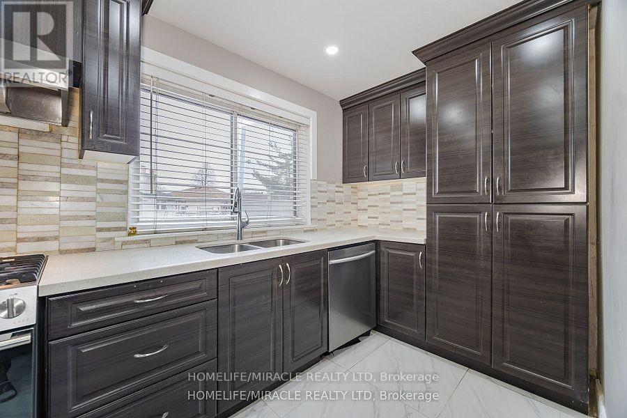 Photo 14 of 345 Silverstone Drive, Toronto ON
