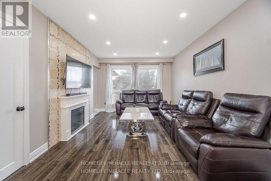 Photo 2 of 345 Silverstone Drive, Toronto ON