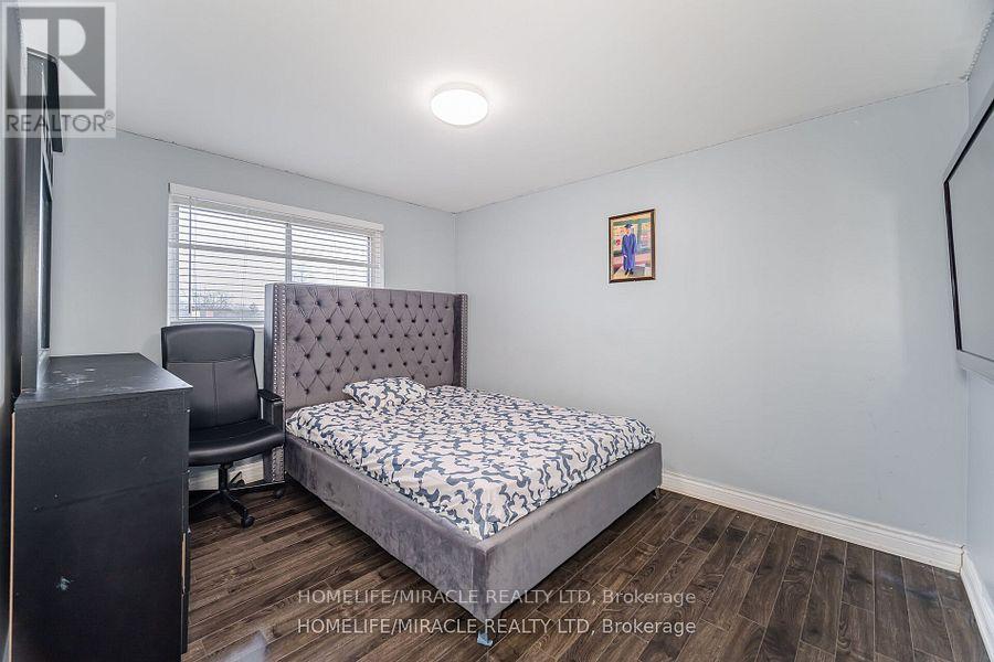 Photo 26 of 345 Silverstone Drive, Toronto ON