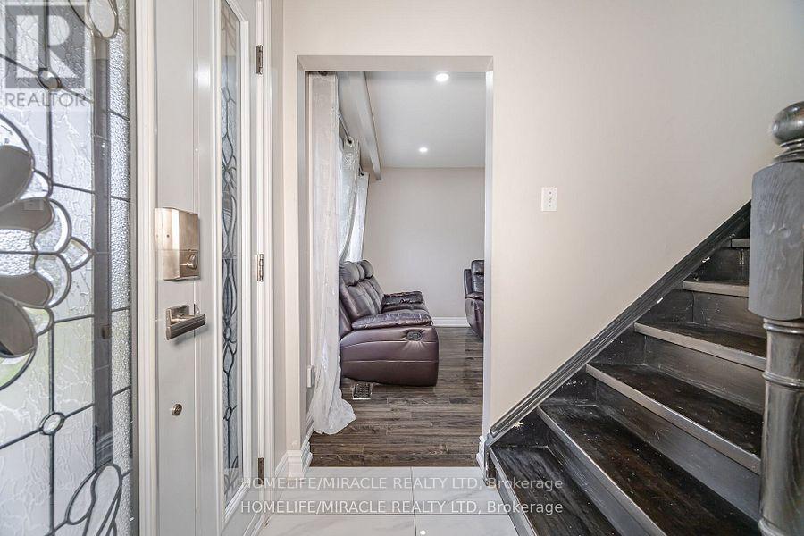 Photo 7 of 345 Silverstone Drive, Toronto ON