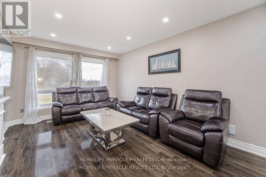 Photo 8 of 345 Silverstone Drive, Toronto ON