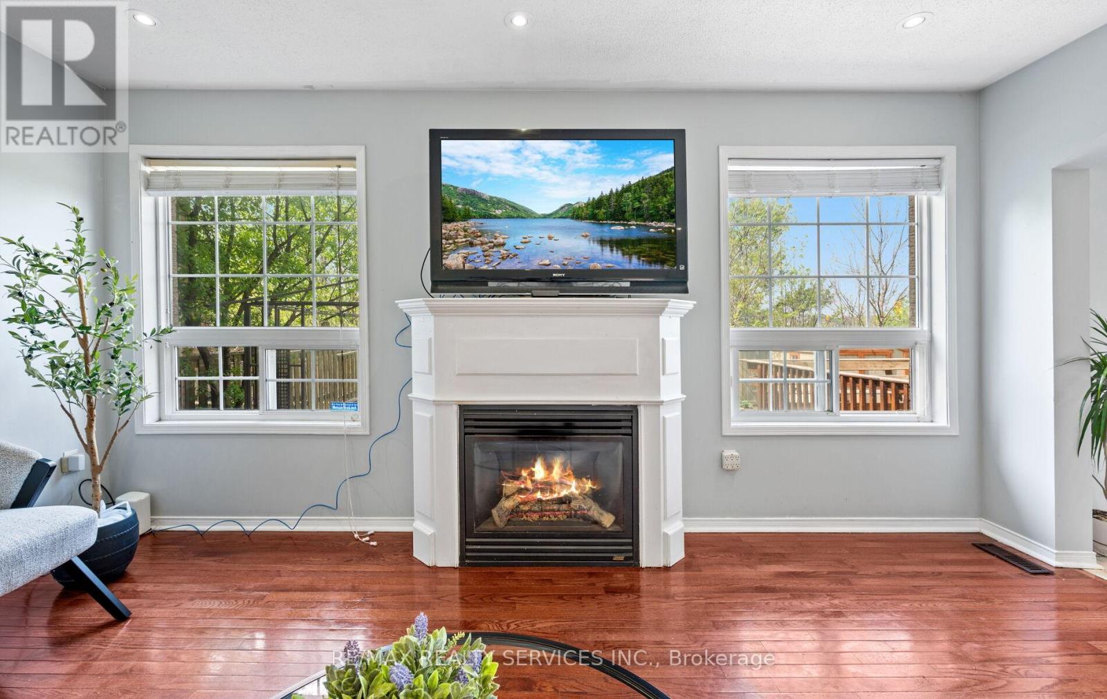 Photo 12 of 74 Earl Grey Crescent, Brampton ON