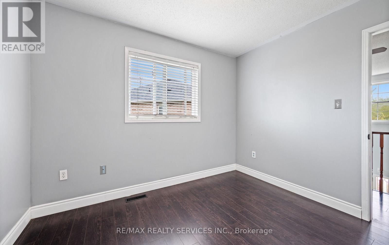 Photo 26 of 74 Earl Grey Crescent, Brampton ON