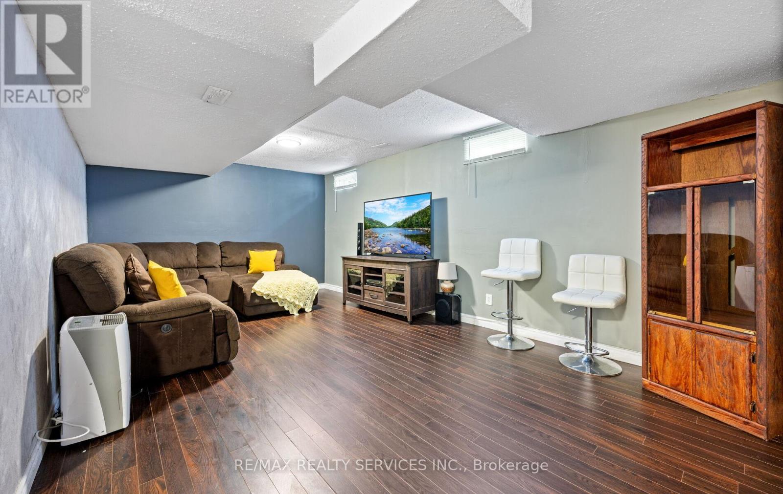 Photo 32 of 74 Earl Grey Crescent, Brampton ON
