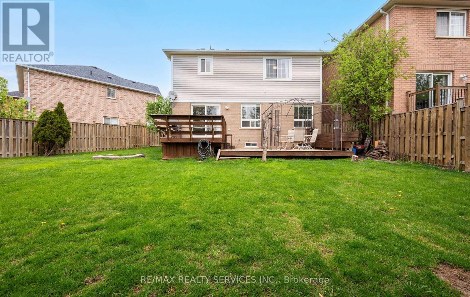 Photo 35 of 74 Earl Grey Crescent, Brampton ON