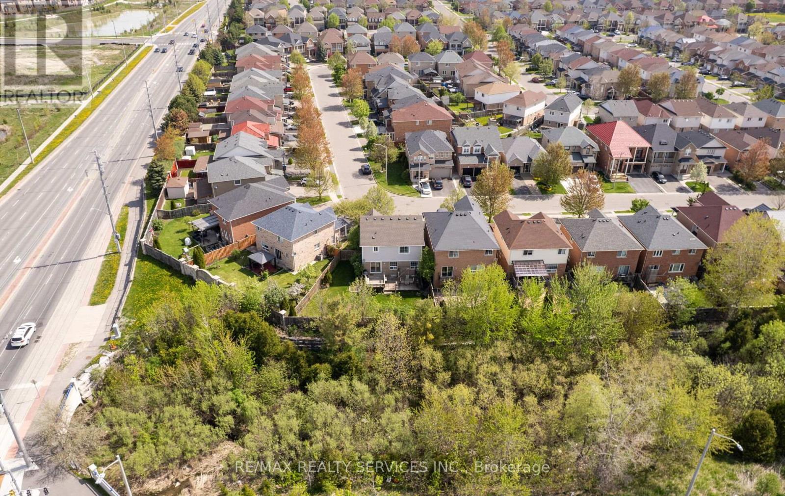 Photo 38 of 74 Earl Grey Crescent, Brampton ON