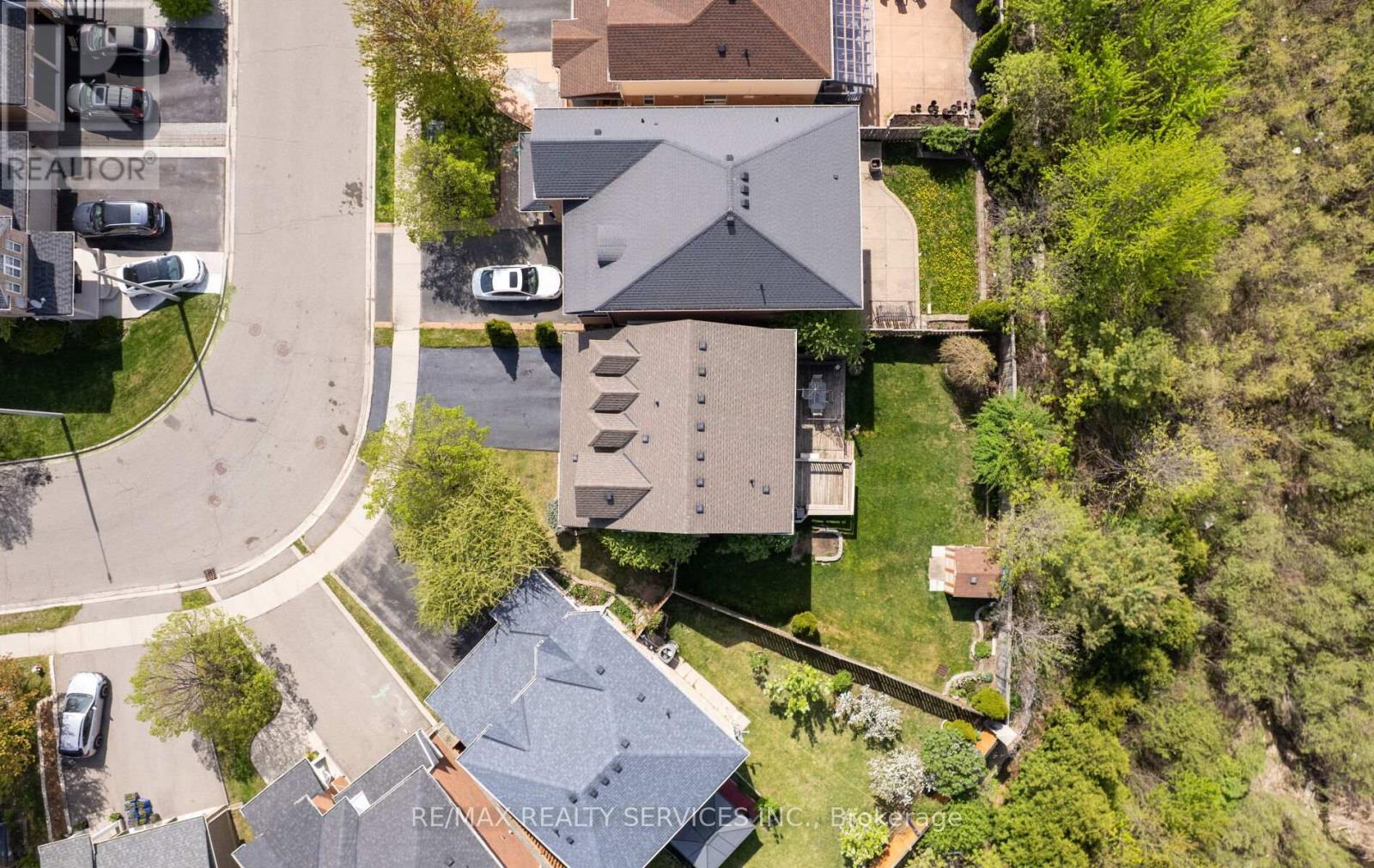 Photo 39 of 74 Earl Grey Crescent, Brampton ON