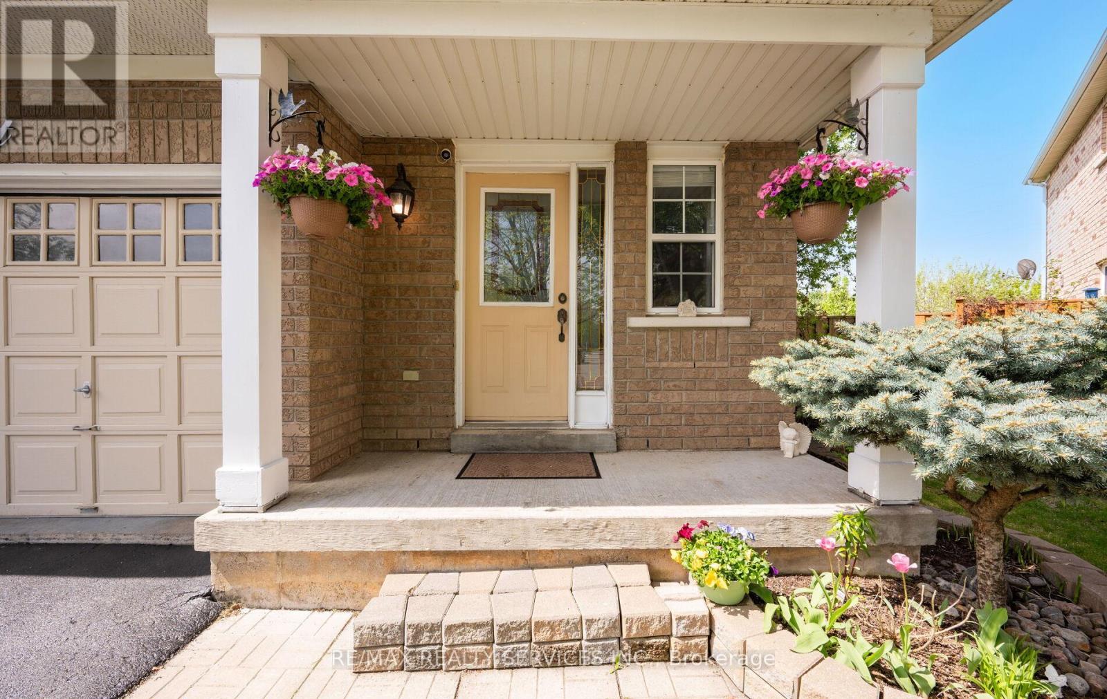 Photo 6 of 74 Earl Grey Crescent, Brampton ON