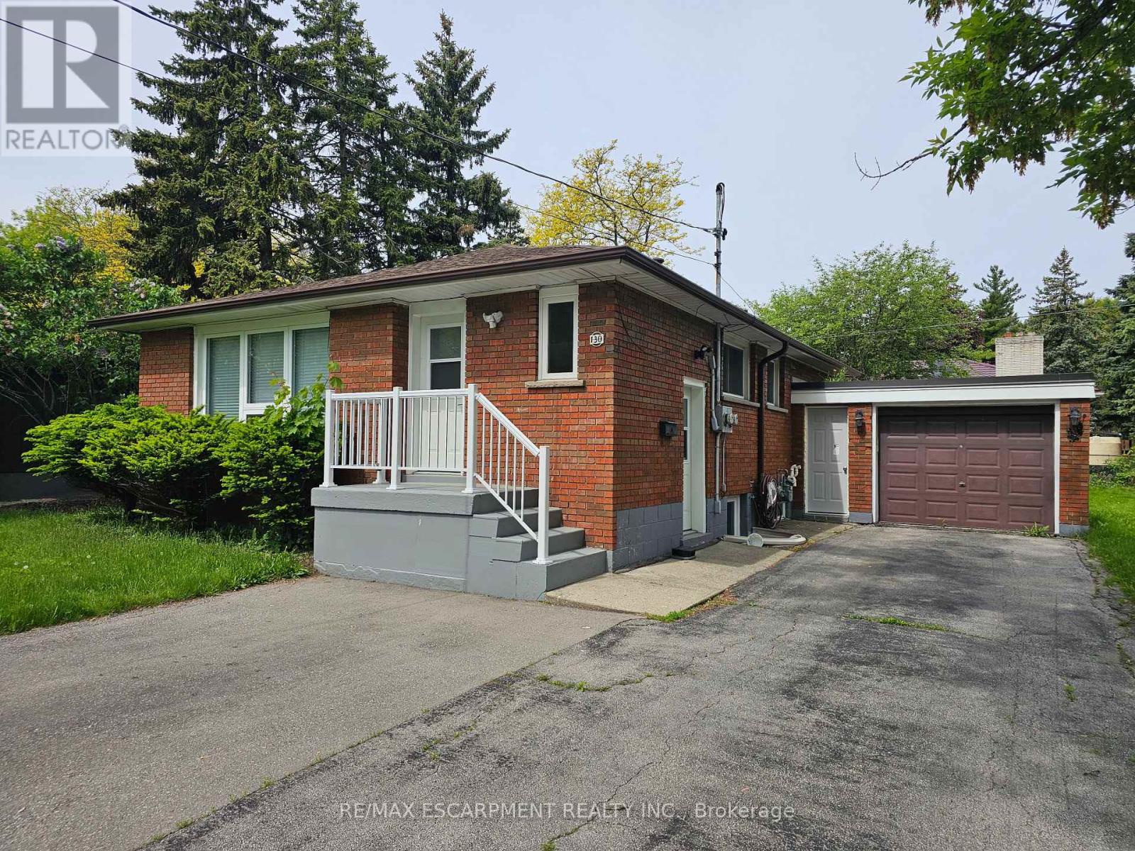 Photo 3 of 130 West 34th Street, Hamilton ON