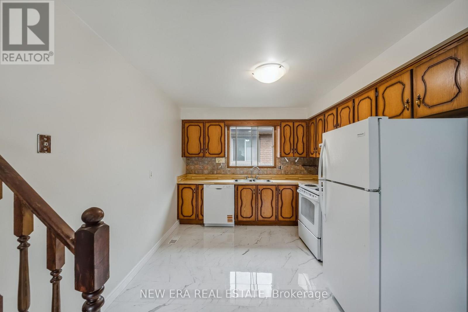 Photo 10 of 3 Envoy Boulevard, Hamilton ON