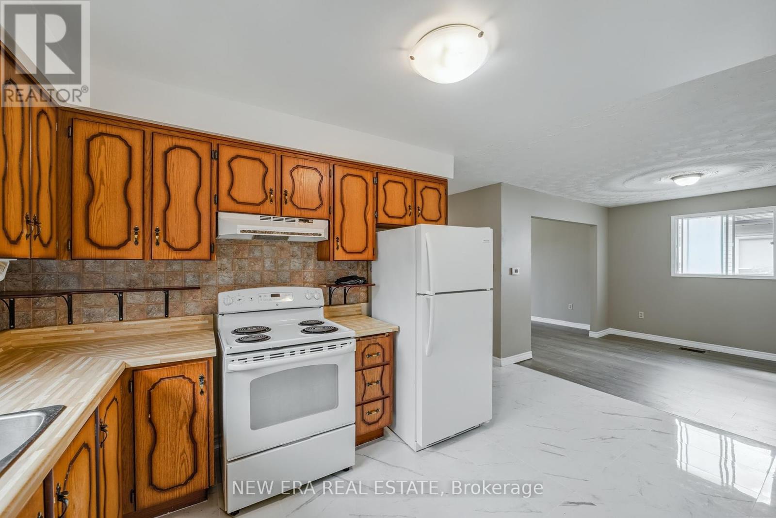 Photo 12 of 3 Envoy Boulevard, Hamilton ON
