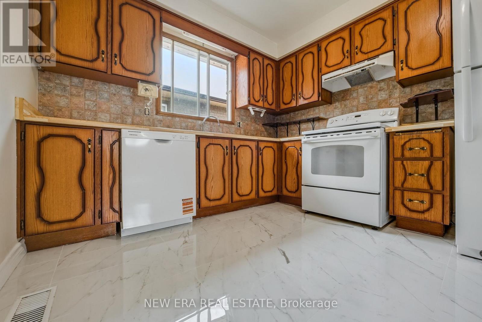 Photo 13 of 3 Envoy Boulevard, Hamilton ON