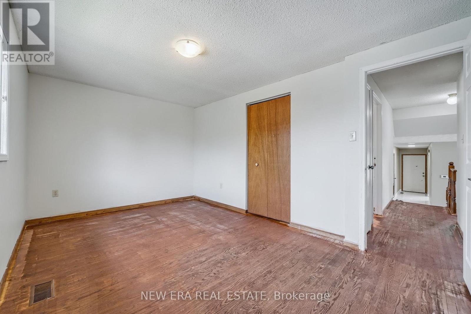 Photo 14 of 3 Envoy Boulevard, Hamilton ON