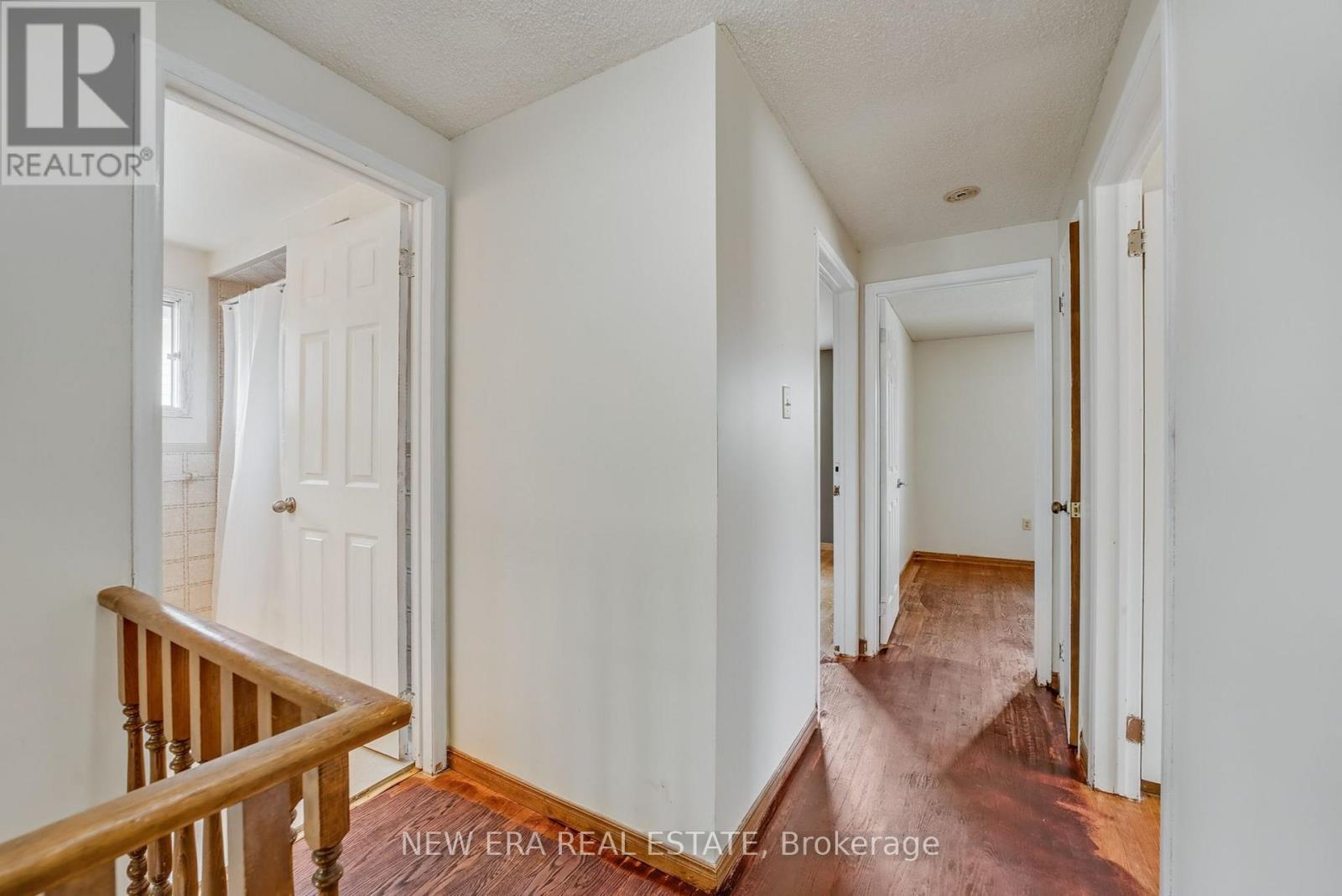 Photo 17 of 3 Envoy Boulevard, Hamilton ON