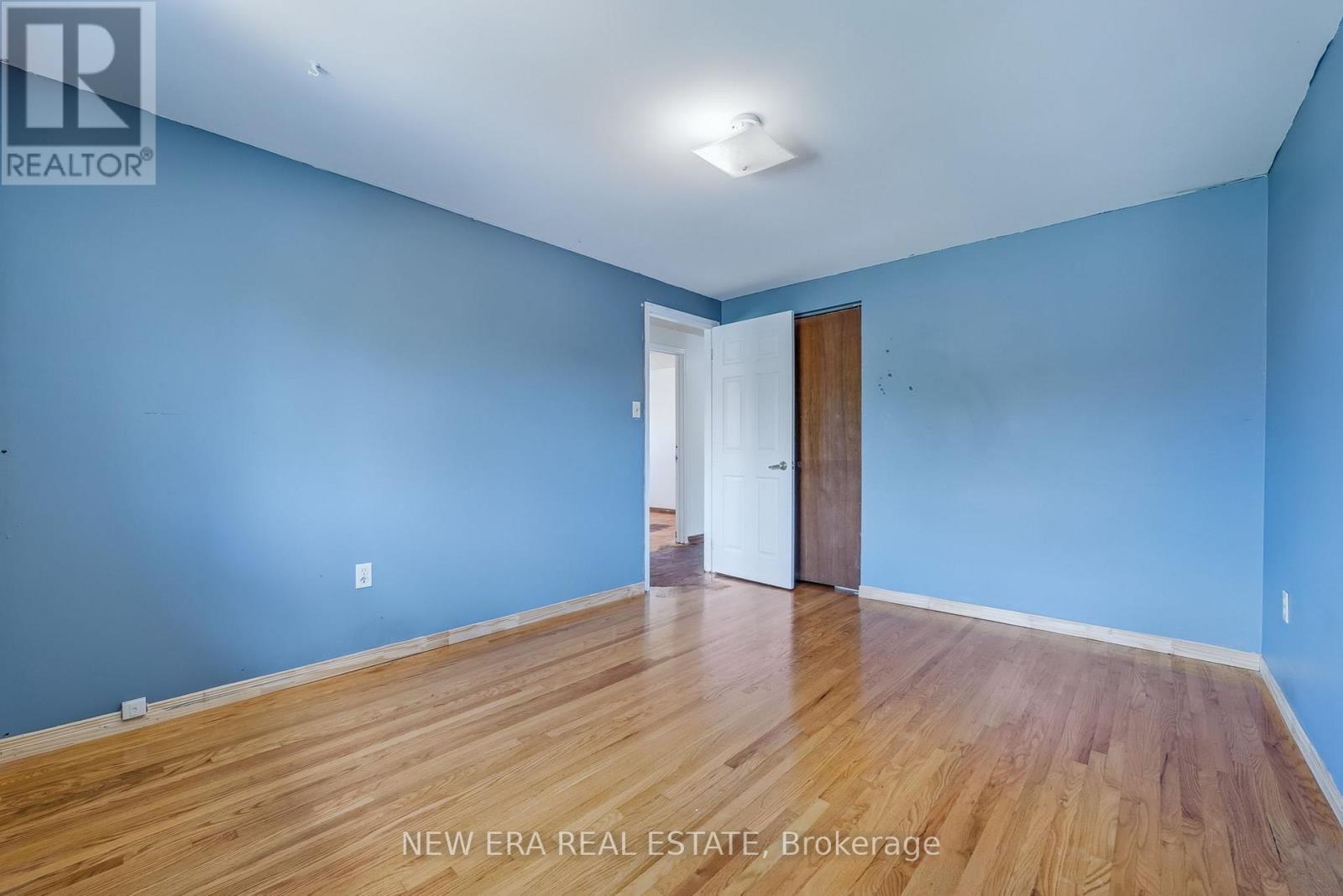 Photo 18 of 3 Envoy Boulevard, Hamilton ON
