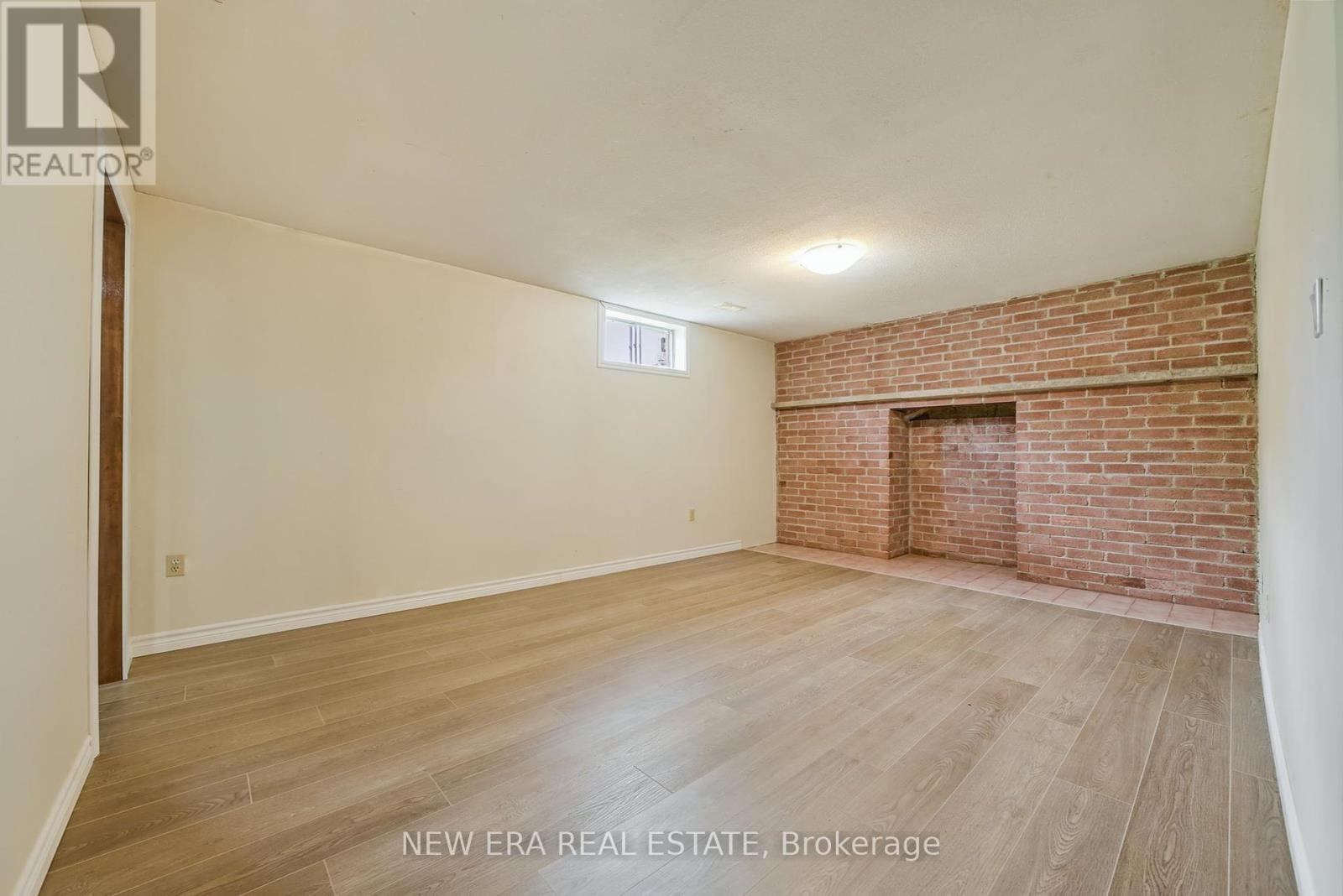 Photo 23 of 3 Envoy Boulevard, Hamilton ON
