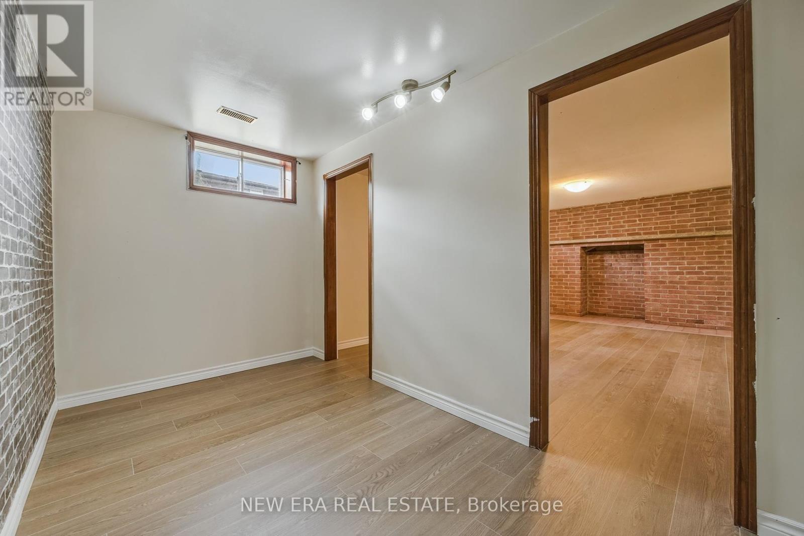 Photo 24 of 3 Envoy Boulevard, Hamilton ON